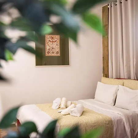 Cozy Apartment-steps From The Centre Athens